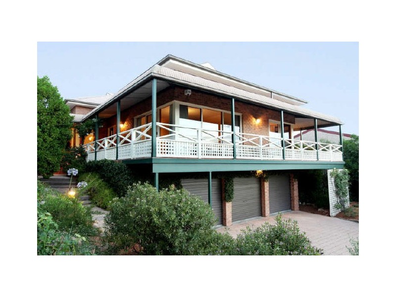 8 Whitty Crescent, Isaacs ACT 2607