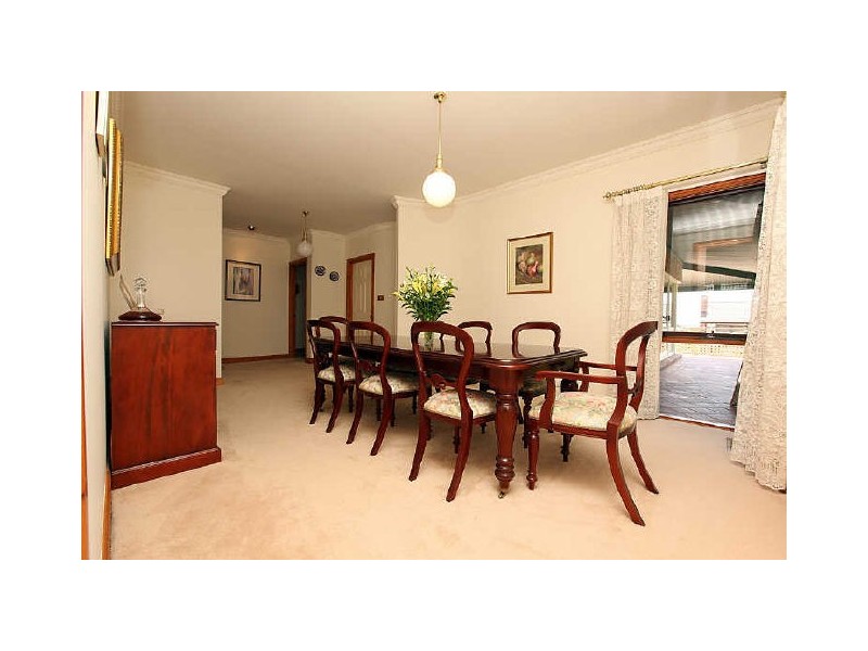 8 Whitty Crescent, Isaacs ACT 2607
