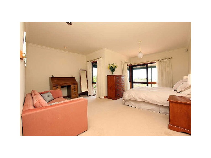 8 Whitty Crescent, Isaacs ACT 2607