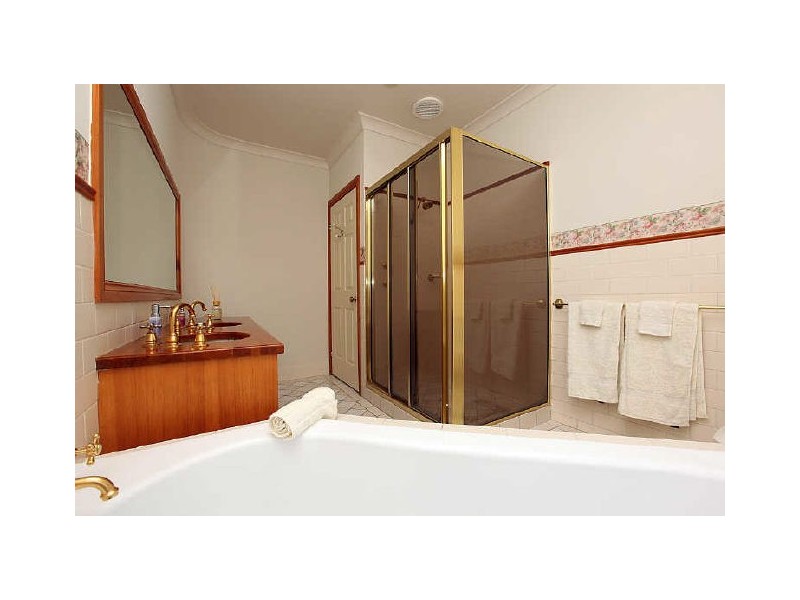 8 Whitty Crescent, Isaacs ACT 2607