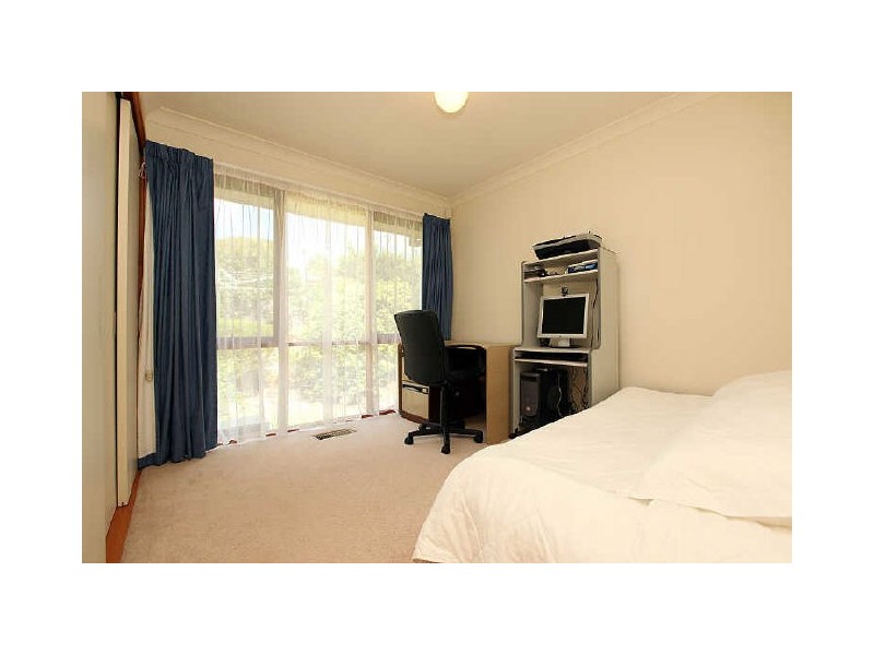 8 Whitty Crescent, Isaacs ACT 2607