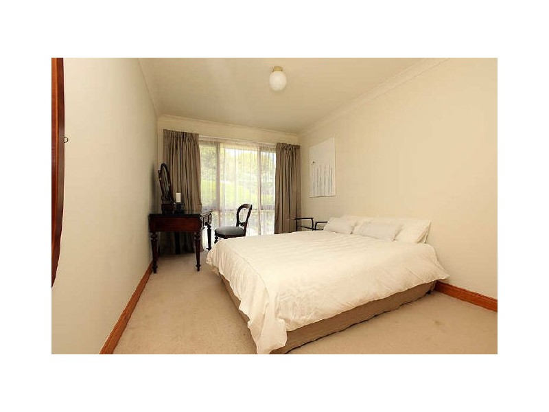 8 Whitty Crescent, Isaacs ACT 2607