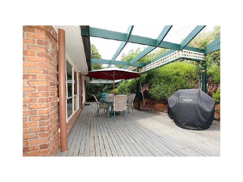 8 Whitty Crescent, Isaacs ACT 2607