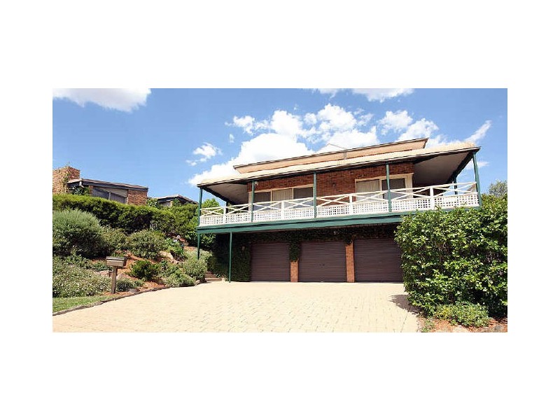 8 Whitty Crescent, Isaacs ACT 2607