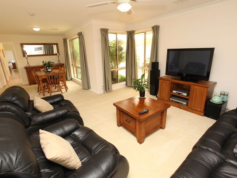 4 Veal Place, Conder ACT 2906