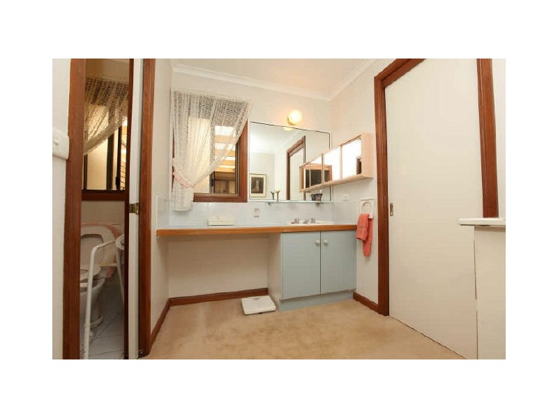 15 Walton Street, Isaacs ACT 2607