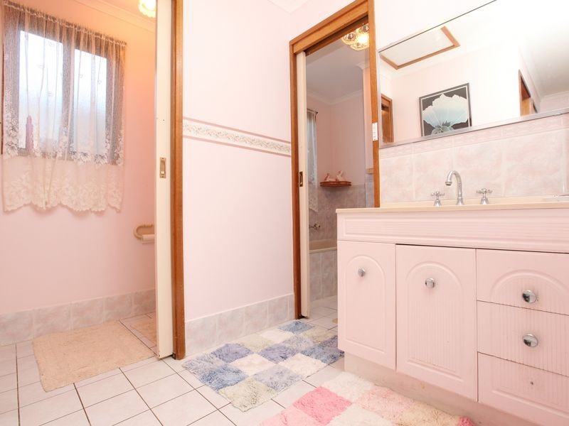 7 Maddock Place, Gordon ACT 2906