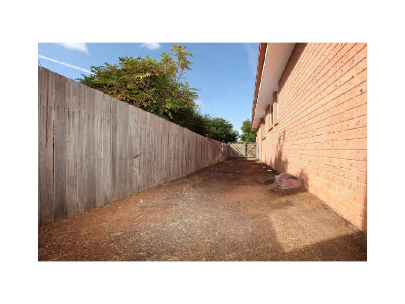 10B Hallstrom Circuit, Monash ACT 2904