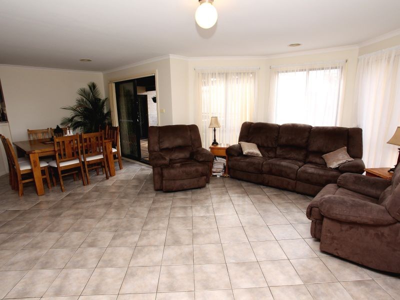 18 Binaburra Place, Queanbeyan NSW 2620