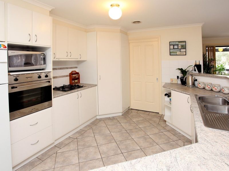 18 Binaburra Place, Queanbeyan NSW 2620