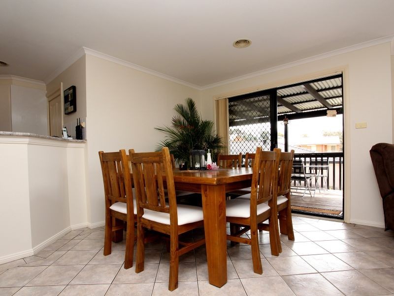 18 Binaburra Place, Queanbeyan NSW 2620