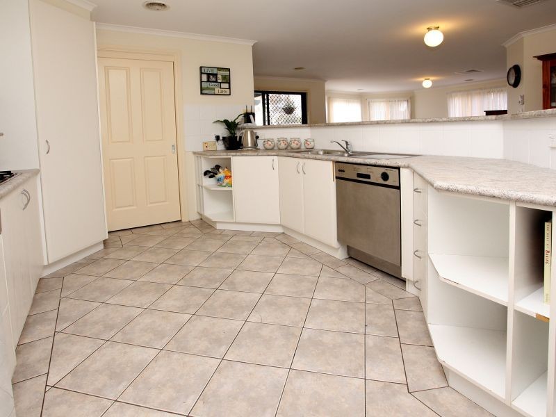 18 Binaburra Place, Queanbeyan NSW 2620