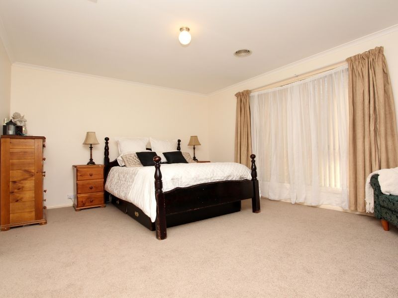 18 Binaburra Place, Queanbeyan NSW 2620