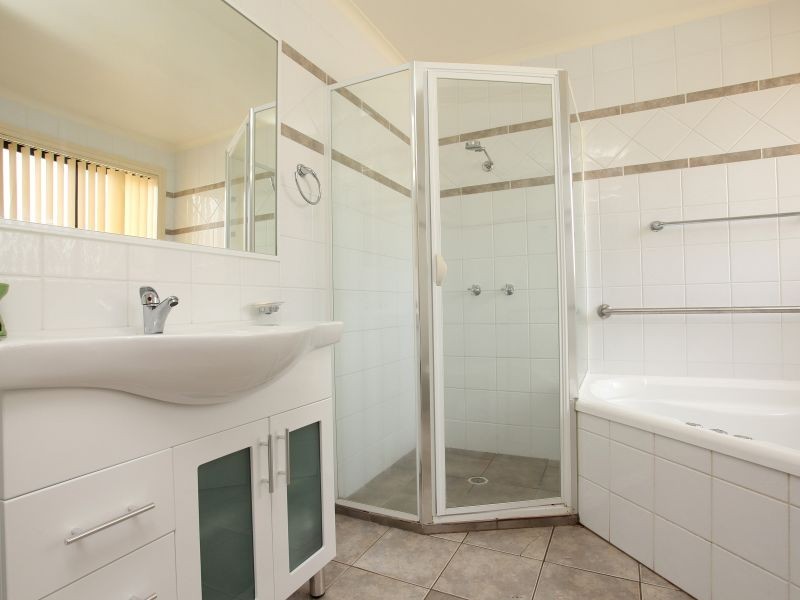 18 Binaburra Place, Queanbeyan NSW 2620