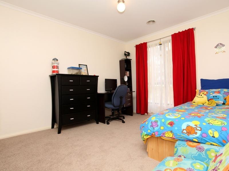 18 Binaburra Place, Queanbeyan NSW 2620