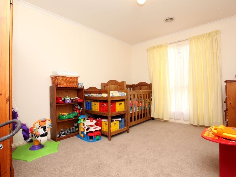 18 Binaburra Place, Queanbeyan NSW 2620