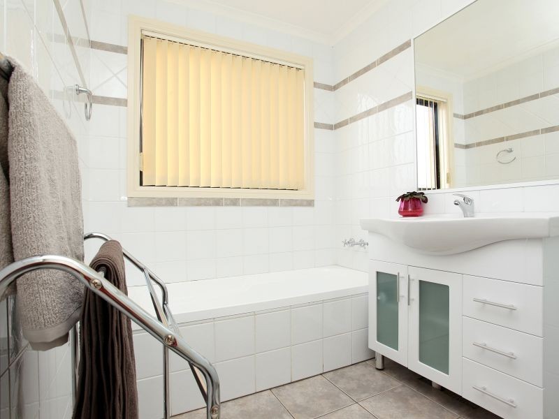 18 Binaburra Place, Queanbeyan NSW 2620