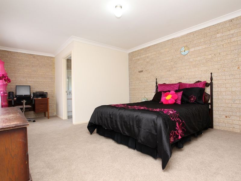 18 Binaburra Place, Queanbeyan NSW 2620