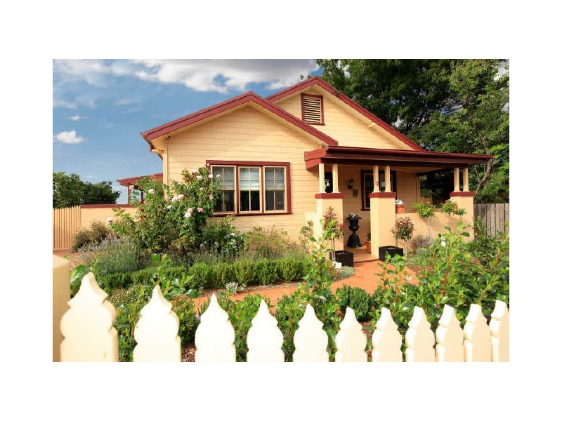 9 Hirst Avenue, Queanbeyan NSW 2620