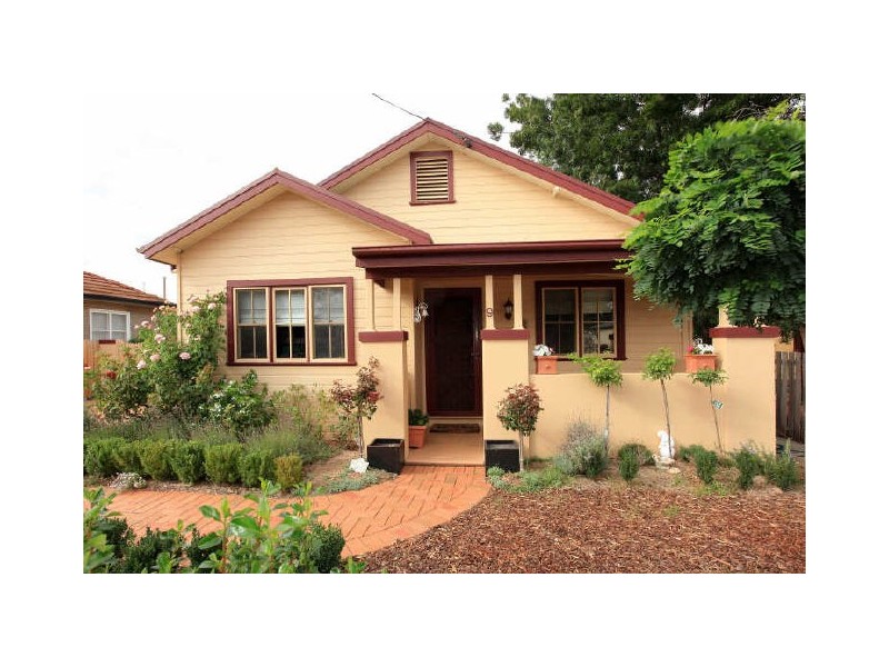 9 Hirst Avenue, Queanbeyan NSW 2620