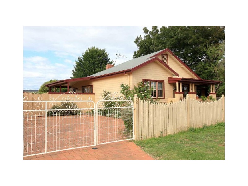 9 Hirst Avenue, Queanbeyan NSW 2620
