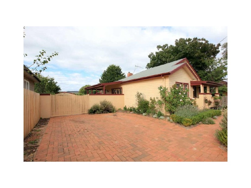 9 Hirst Avenue, Queanbeyan NSW 2620