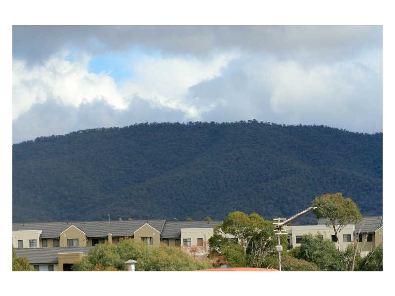 27/2 Eileen Good Street, Greenway ACT 2900