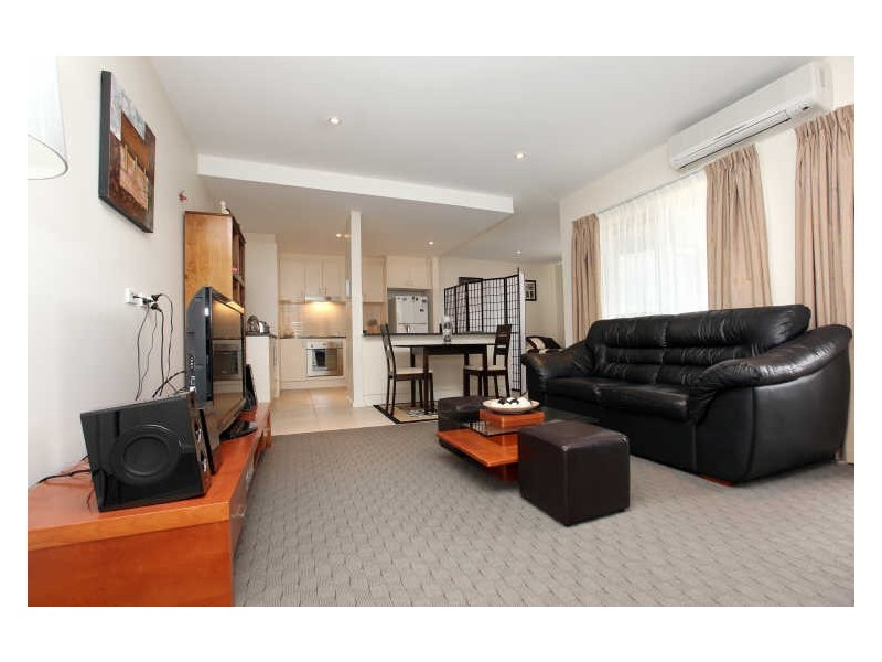 27/2 Eileen Good Street, Greenway ACT 2900