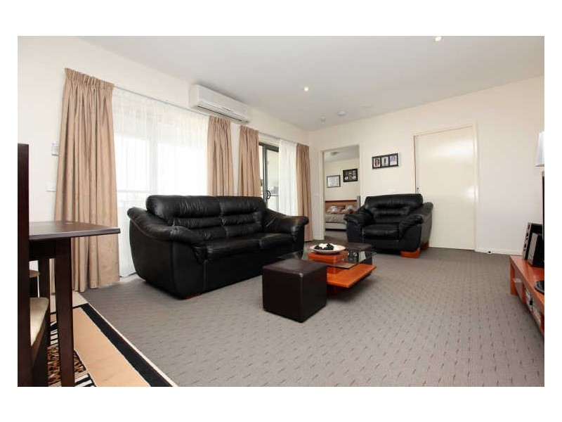 27/2 Eileen Good Street, Greenway ACT 2900