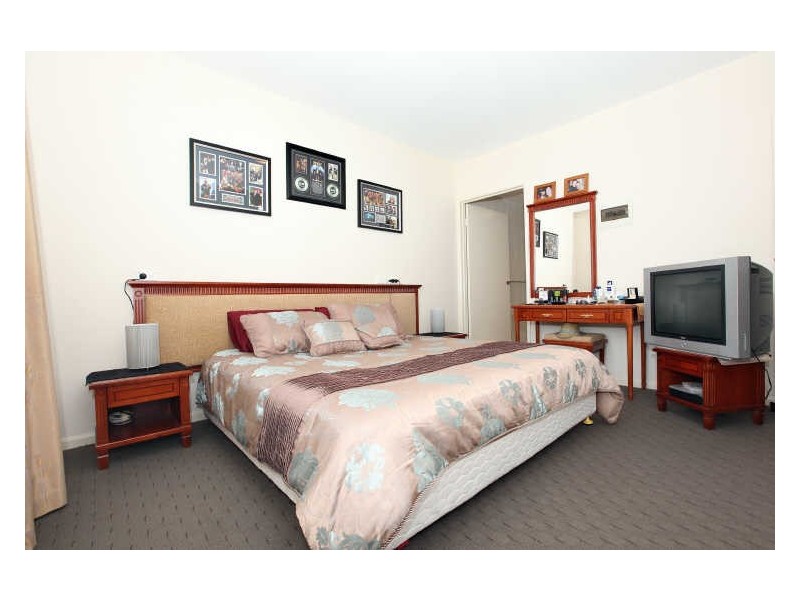 27/2 Eileen Good Street, Greenway ACT 2900