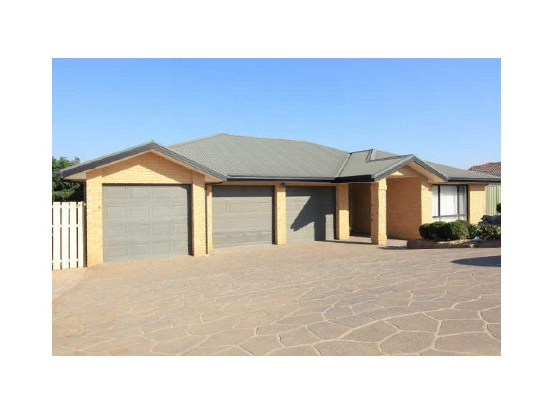 2 Hedger Street, Dunlop ACT 2615