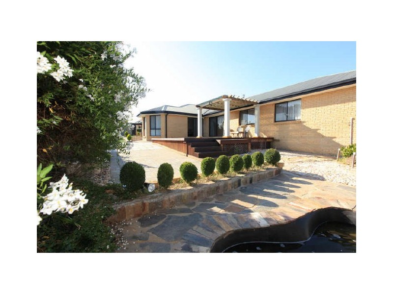 2 Hedger Street, Dunlop ACT 2615