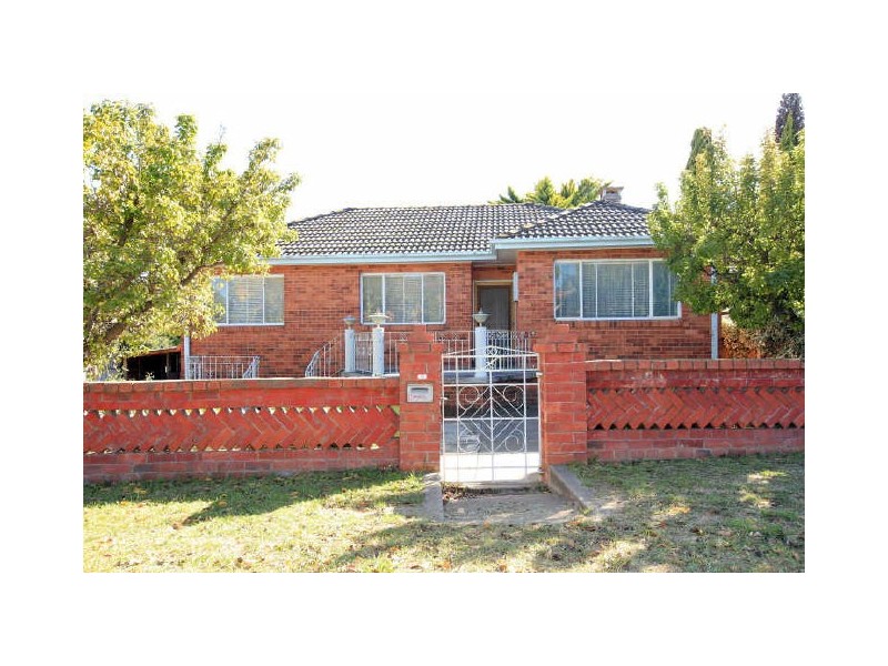 35 Ernest Street, Queanbeyan NSW 2620
