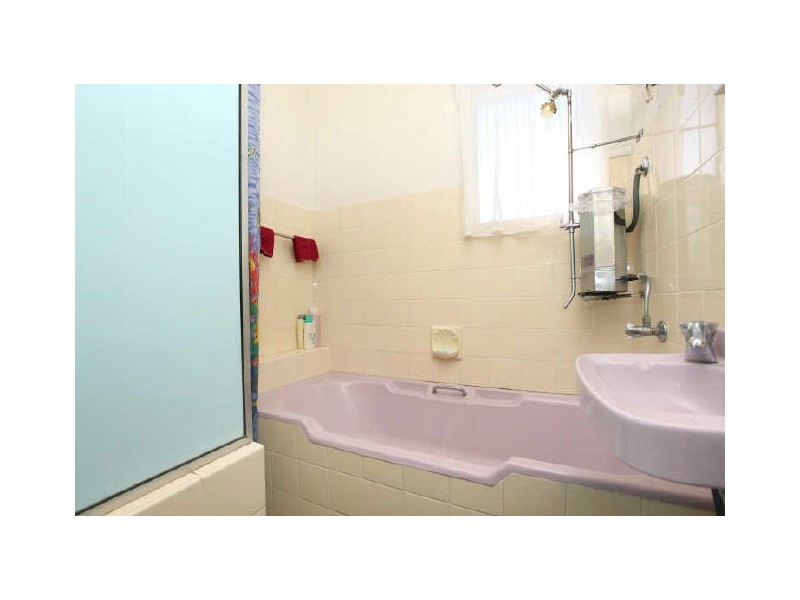 35 Ernest Street, Queanbeyan NSW 2620