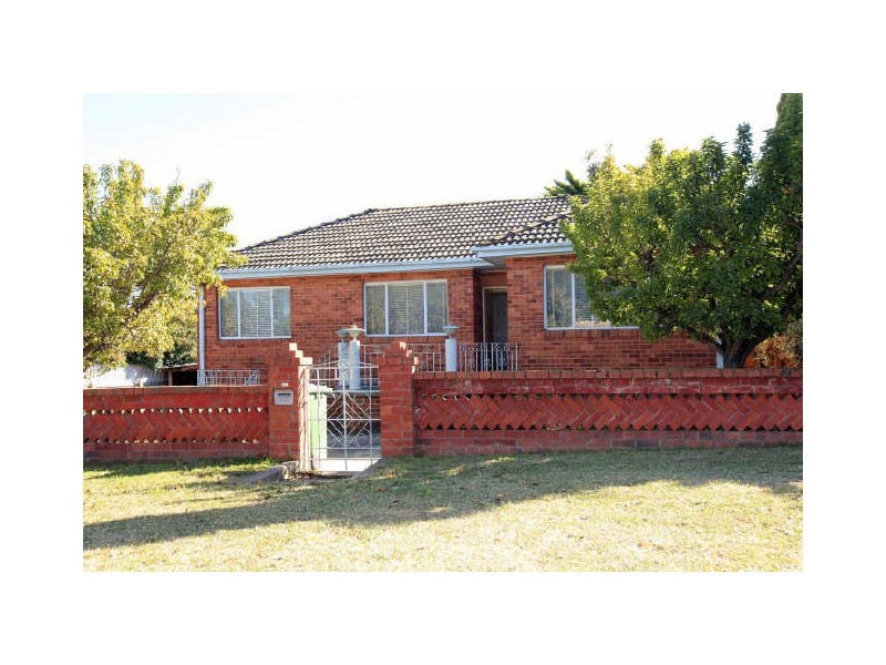 35 Ernest Street, Queanbeyan NSW 2620