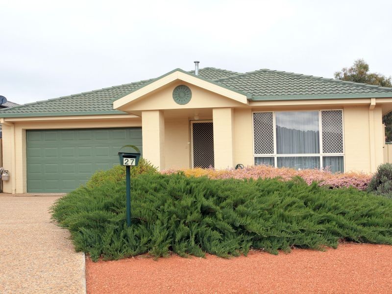 27 Oxenham Circuit, Gordon ACT 2906