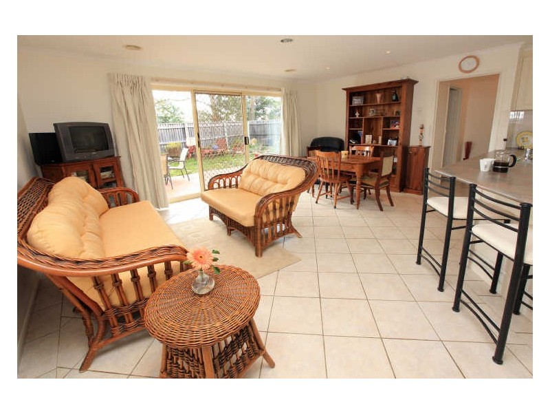 27 Rosewood Glen, Jerrabomberra NSW 2619