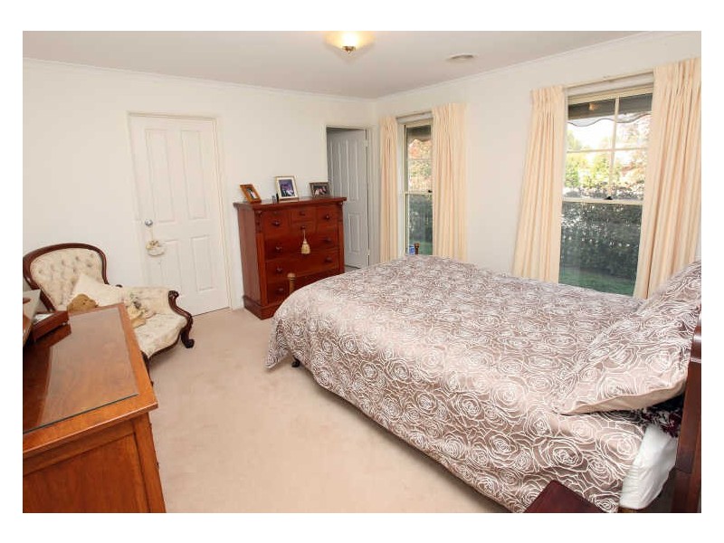 27 Rosewood Glen, Jerrabomberra NSW 2619