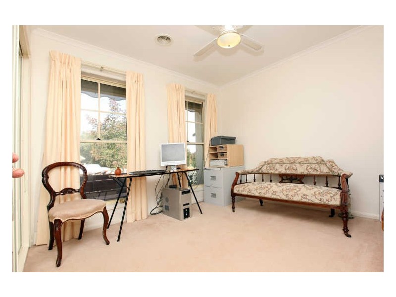 27 Rosewood Glen, Jerrabomberra NSW 2619