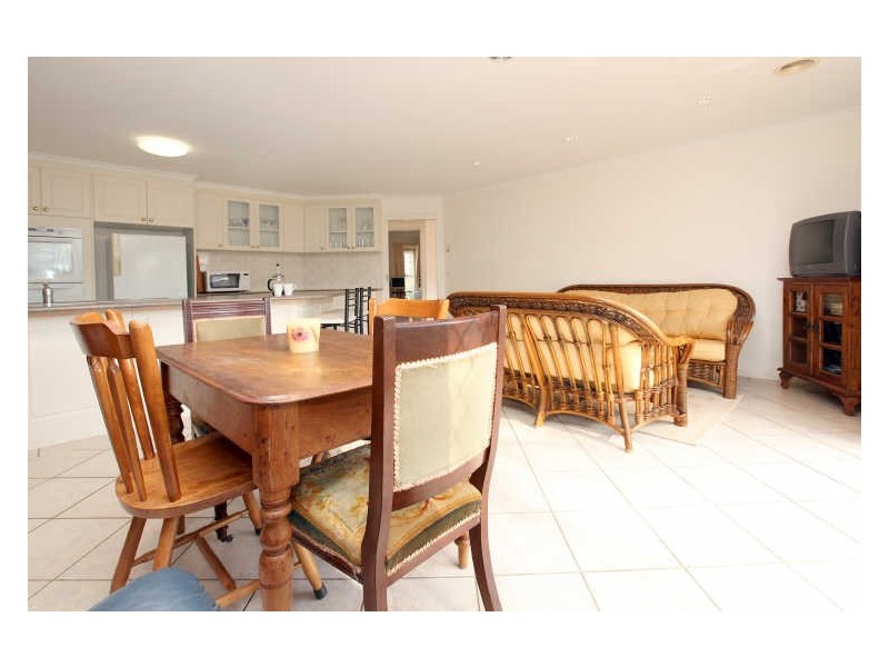 27 Rosewood Glen, Jerrabomberra NSW 2619