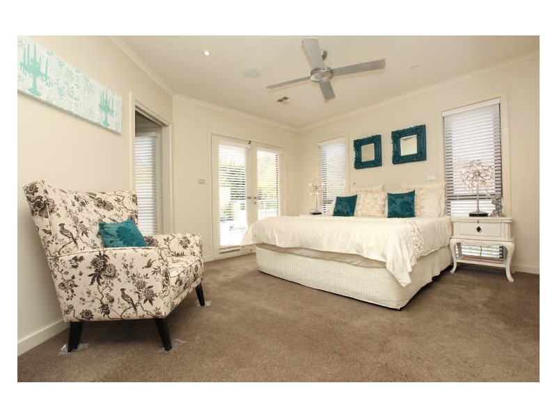 11 Nicholii Loop, Jerrabomberra NSW 2619