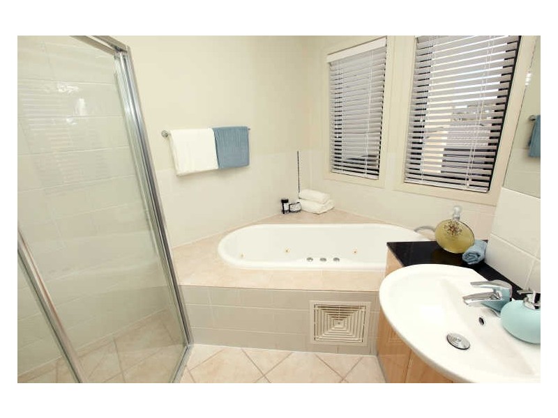 11 Nicholii Loop, Jerrabomberra NSW 2619