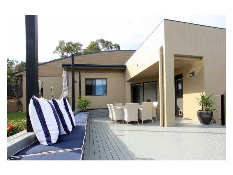 11 Nicholii Loop, Jerrabomberra NSW 2619