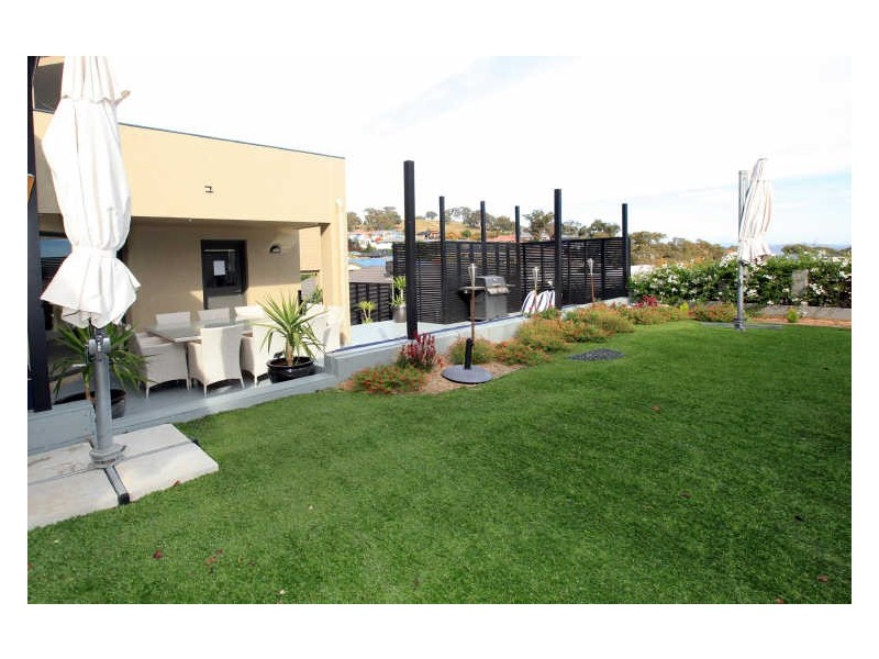 11 Nicholii Loop, Jerrabomberra NSW 2619