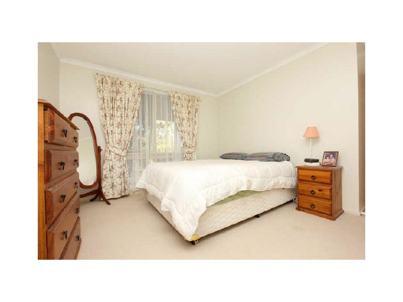 2 Shirra Close, Monash ACT 2904
