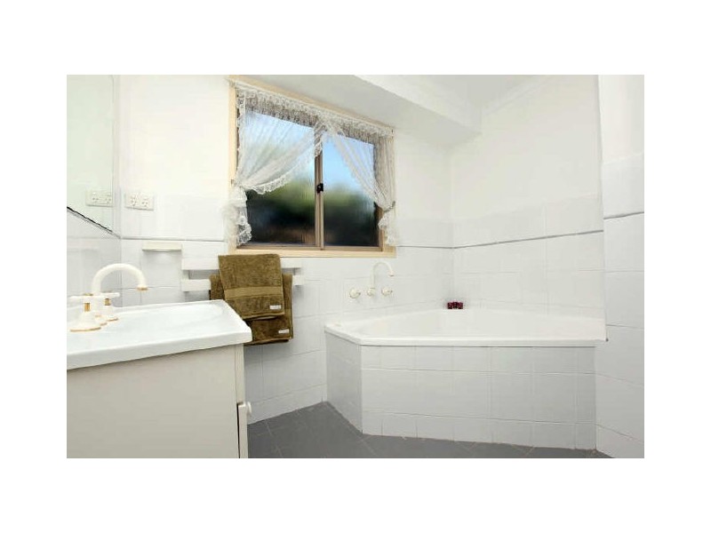 40 Lewis Luxton Avenue, Gordon ACT 2906