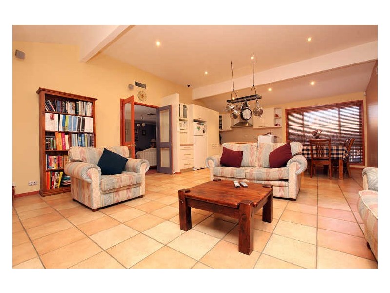 6 Benstead Place, Gordon ACT 2906