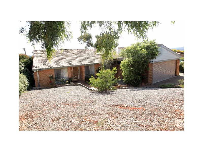 18 Mountain Circuit, Calwell ACT 2905