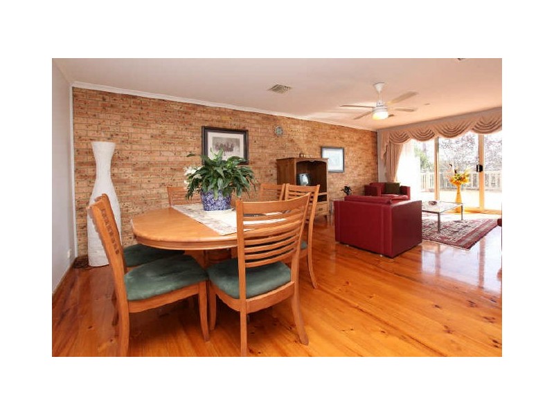 18 Mountain Circuit, Calwell ACT 2905