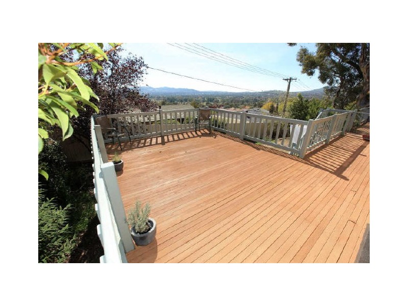 18 Mountain Circuit, Calwell ACT 2905